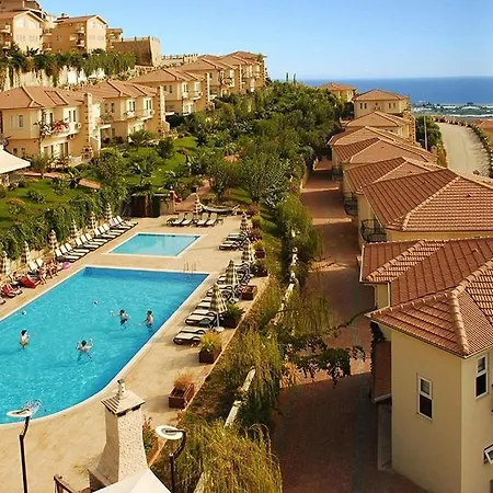 Townhouse With Bath And Fireplace *