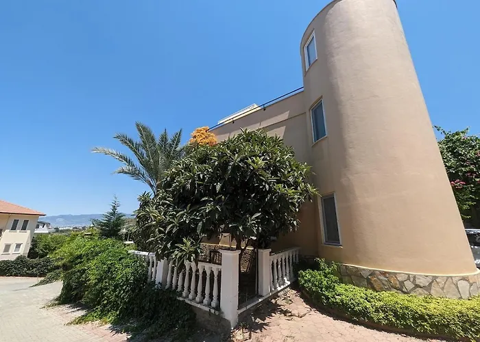 Villa Townhouse With Bath And Fireplace