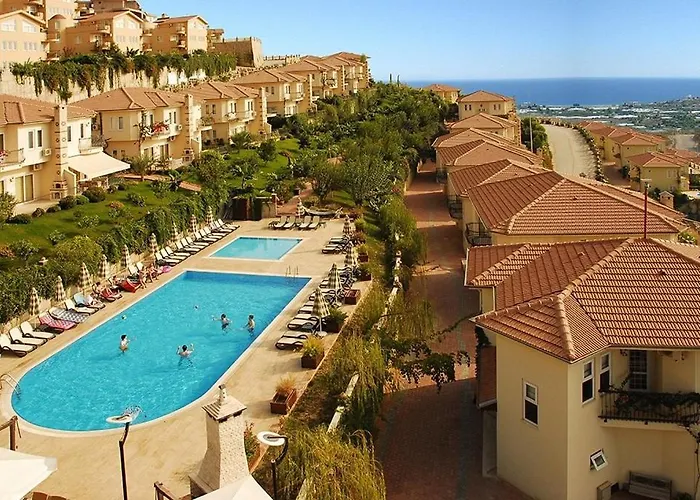 Townhouse With Bath And Fireplace *