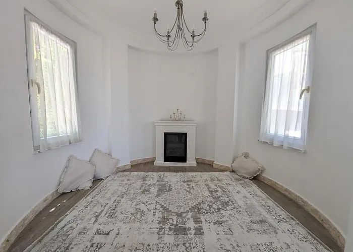 Villa Townhouse With Bath And Fireplace
